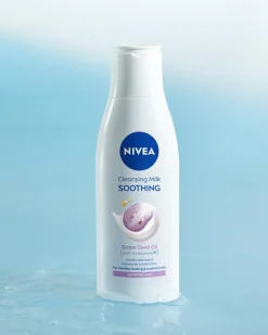 Essentials Cleansing Milk Sensitive