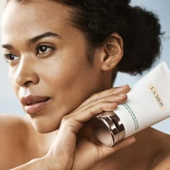 The Essence Foaming Cleanser