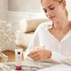 The Ritual of Sakura Recovery Hand Balm