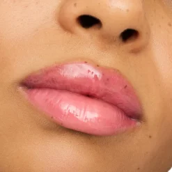 The Super Peptide Glossy Lip Treatment